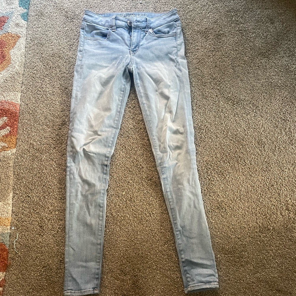 American Eagle size 4 super super stretch skinny jeans light wash